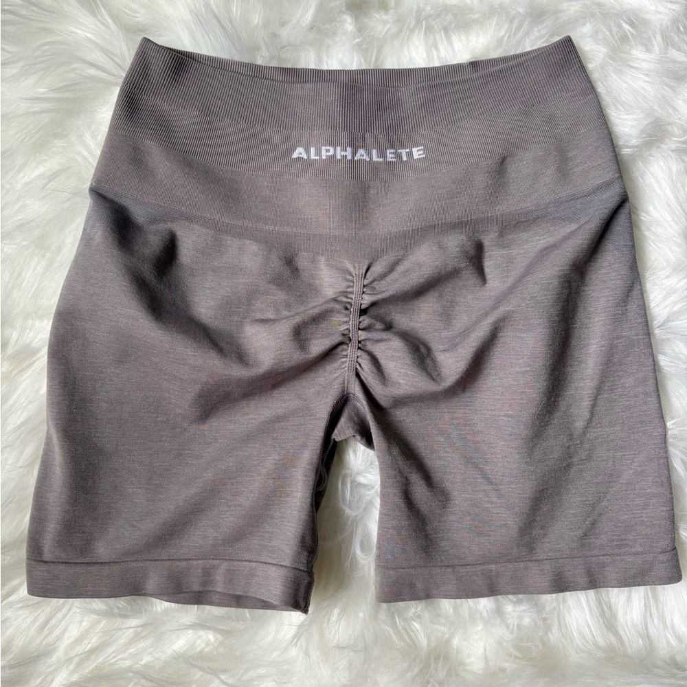 Alphalete Amplify short